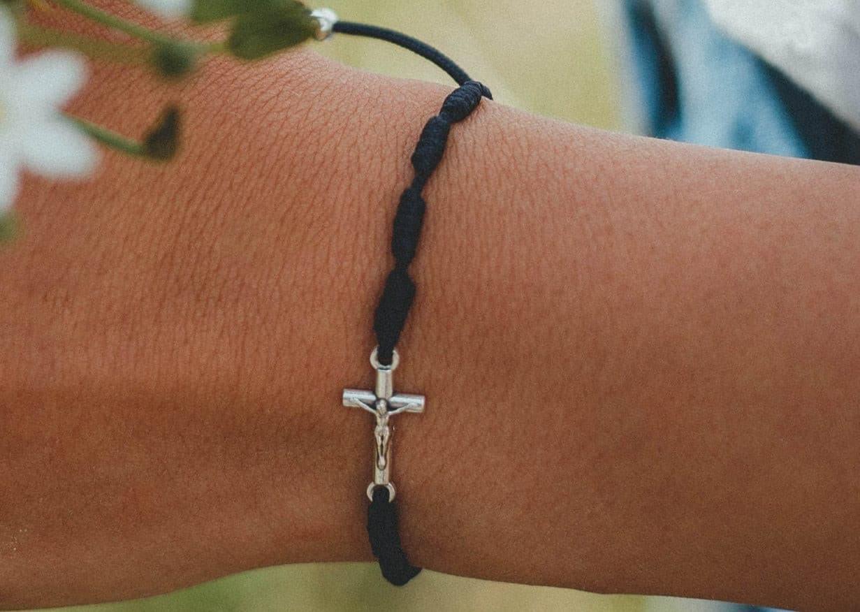 Catholic bracelet with Crucifix and knots - Catholic Wholesale