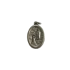 Rückseite einer silbernen Sankt Bernadette Medaille zeigt die Erscheinung Unserer Lieben Frau von Lourdes in der Grotte.